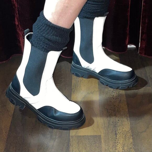 π Bundle Deal: 4 for $20! π White Chelsea booties size 8 - Picture 9 of 16